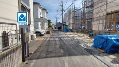 前面道路幅員：東側4.1ｍ公道。バス通りから1本入った落ち着いた住宅地＾＾