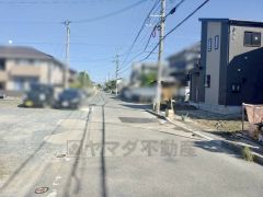 北側約7.4ｍ公道、東側約4.0ｍ公道