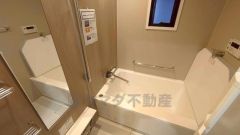 窓付き・浴室乾燥機で換気・雨の日の洗濯もばっちり＾＾明るく清潔にたもてるバスルームです＾＾