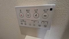 浴室暖房乾燥機には、暖房、乾燥、涼風、換気の4つの機能が付いています。タイマー付きです。雨の日はもちろん、急ぎで洗濯する必要のあるお子様の体操服や、下着類などを乾かすのに便利です。