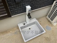 お車の洗車や外壁のお掃除をする際に便利な外水栓。