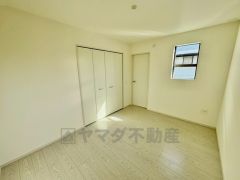 家具を選ばないナチュラルなフローリングとシンプルなクロスです＾＾