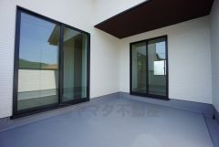 陽当たりの良いバルコニーです。お洗濯やお布団干しはもちろん、日光浴スペースにも。