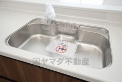 大きなお鍋も楽々洗える幅の広いシンクです＾＾