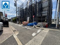 南側前面道路で陽当たり良好な明るい住環境が魅力です