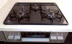 3種類の料理が同時に調理できる、3口ガスコンロ。