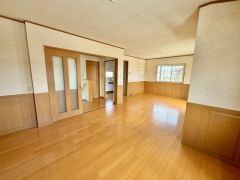 収納付きでお部屋すっきり　使い勝手の良いリビングダイニング