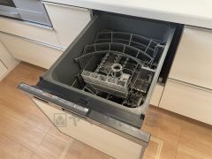 炊事時間を大幅に短縮できる食器洗浄乾燥機付き＾＾食器を洗う手間が減るので家族とのコミュニケーションの時間や自分の時間が増えますね。