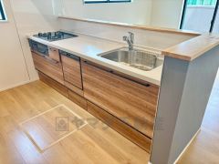 同形状・同仕様。対面式キッチンなのでリビングにいるご家族とコミュニケーションを取りながら洗い物や、お料理が楽しめそうですね＾＾