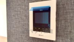 防犯性もばっちり、TVモニター付きインターホン完備。大きなモニターで玄関先を確認できます。録画機能が付いているので不在時の訪問者も確認できて安心です＾＾
