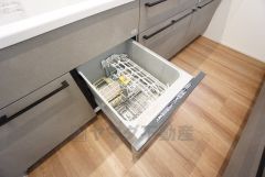 炊事時間を大幅に短縮できる食器洗浄乾燥機付き＾＾冬場の洗い物で手荒れの悩みもなくなります。