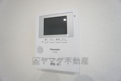  防犯性、セキュリティ対策に安心できるテレビモニター付きインターフォンです。セールスマン対策にもなり安心できます。