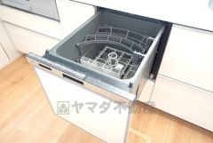 炊事時間を大幅に短縮できる食器洗浄乾燥機付き＾＾食器を洗う手間が減るので家族とのコミュニケーションの時間や自分の時間が増えますね。