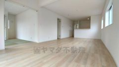 断熱性能の窓ガラスを採用。省エネ、光熱費カットにも貢献します。夏は涼しく、冬は暖かく快適に過ごせますよ＾＾