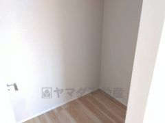 大容量のウォークインクローゼット。季節ごとのお洋服全てを収納できるので、衣替えも楽になりますね＾＾