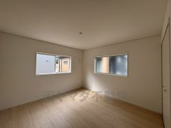 6.7帖洋室。ウォークインクローゼットがついた使いやすいお部屋です。