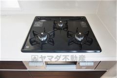 3種類の料理が同時に調理できる、3口ガスコンロ。