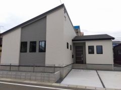 カースペースは2台分。