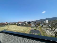 2階バルコニーからの眺望です。前面に遮るものがなく景色を一望できます。