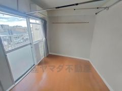 （CGによる加工あり） サービスバルコニーに面した陽当たりの良い洋室です＾＾