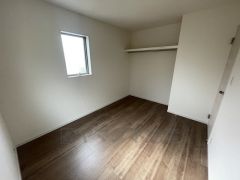 家具を選ばないナチュラルなフローリングとシンプルなクロスです＾＾