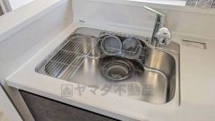 大きなお鍋も楽々洗える幅の広いシンクです＾＾