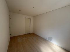 大き目のクローゼットが付いていてすっきりと収納できます。