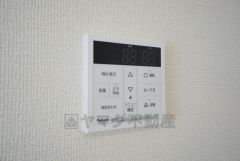 おいだき機能つきなのでお風呂に入る時間が異なるご家庭には嬉しいですね。ボタン一つで快適で便利な生活が＾＾