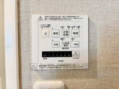 浴室暖房乾燥機には、暖房、乾燥、涼風、換気の4つの機能が付いています。タイマー付きです。換気・雨の日の洗濯も安心です＾＾