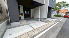 マイカー派にうれしい安心の車庫付き＾＾ 1台分のゆとりある駐車スペース付き新築戸建