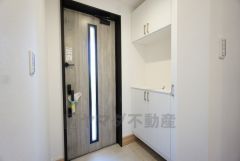 たっぷり収納できるシューズボックス付きなので、家族全員の靴がきれいに整頓できます。