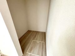 1階　洋室にはウォークインクローゼット付き