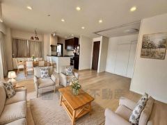 キッチンから会話が弾みそうなダイニングです。お友達や親せきをお招きするのも楽しみになりますね