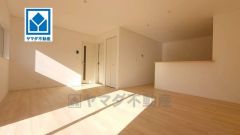 リビングは広々として家具の配置も色んなパターンが考えられますね。家具やカーテン選びが楽しみになりますね＾＾