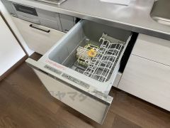 炊事時間を大幅に短縮できる食器洗浄乾燥機付き＾＾食器を洗う手間が減るので家族とのコミュニケーションの時間や自分の時間が増えますね。