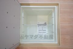 同仕様写真。床下収納。生活スペースを減らさず、キッチン用品や非常食など様々なものを収納できます。