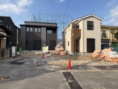 前面道路は南側、約4.6ｍの公道に面しています。