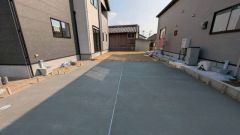 カースペース2台分。並列なので家族で別々の車を持っていても簡単に車の出し入れができます。