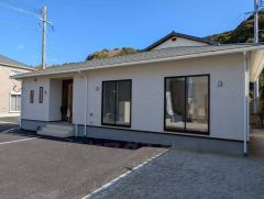 3台並列駐車OK　ご家族の車や来客用にも対応