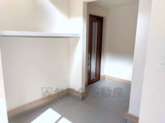 採光も考えられた明るい玄関です。