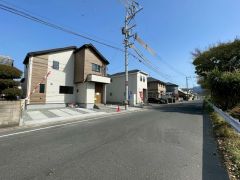 前面道路含む現地写真。