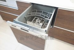 家事の時間が短縮できる食器洗浄乾燥機付。後片付けもラクラクです。