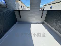 陽当たりの良いバルコニーです。お洗濯やお布団干しはもちろん、日光浴スペースにも。