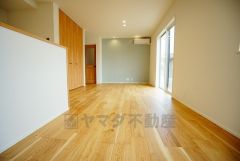 同仕様写真。現況と異なる場合は現況を優先します。導線が考えられたリビングダイニングなので忙しい時間でも効率よく動けますね＾＾