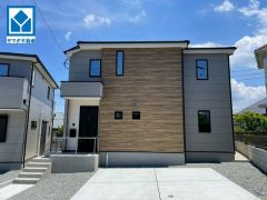 2号棟。 全3棟、リビング20帖越え＾＾ 全室2面採光設計で、明るさと風通しを両立。