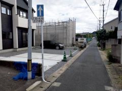 西側約4ｍの公道に面しています。