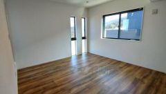 ご夫婦お二人のプライベートシーンを演出する寝室は、大容量のウォークインクローゼット付き。