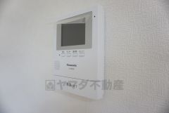 同仕様写真。防犯性、セキュリティ対策に安心できるテレビモニター付きインターフォンです。セールスマン対策にもなり安心できます。