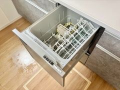 炊事時間を大幅に短縮できる食器洗浄乾燥機付き＾＾食器を洗う手間が減るので家族とのコミュニケーションの時間や自分の時間が増えますね。
