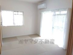 リビングは隣接の和室を合わせると20帖以上の開放感あふれる空間です。